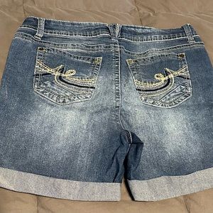 Wallflower shorts. Size 13